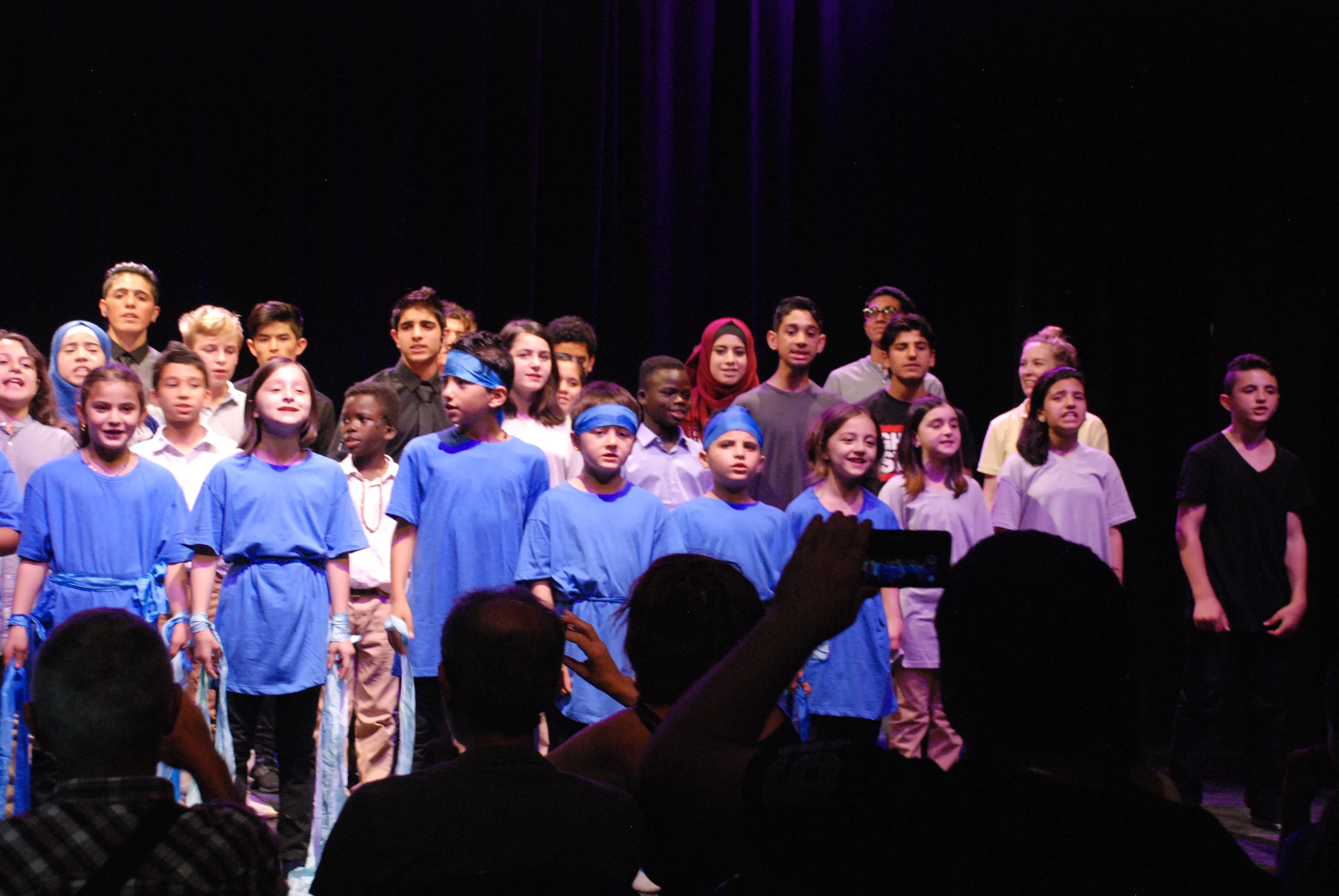 The Hoch Hinaus ensemble performing on stage.